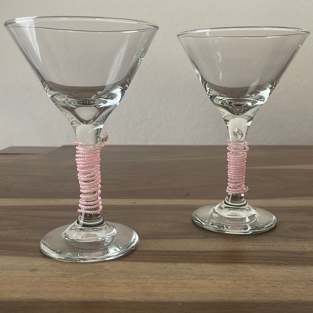 🍸 Set of two martini glasses with pink beading around stem